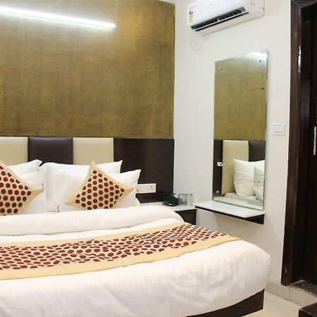 Hotel Snow White Inn Нью-Дели Экстерьер фото